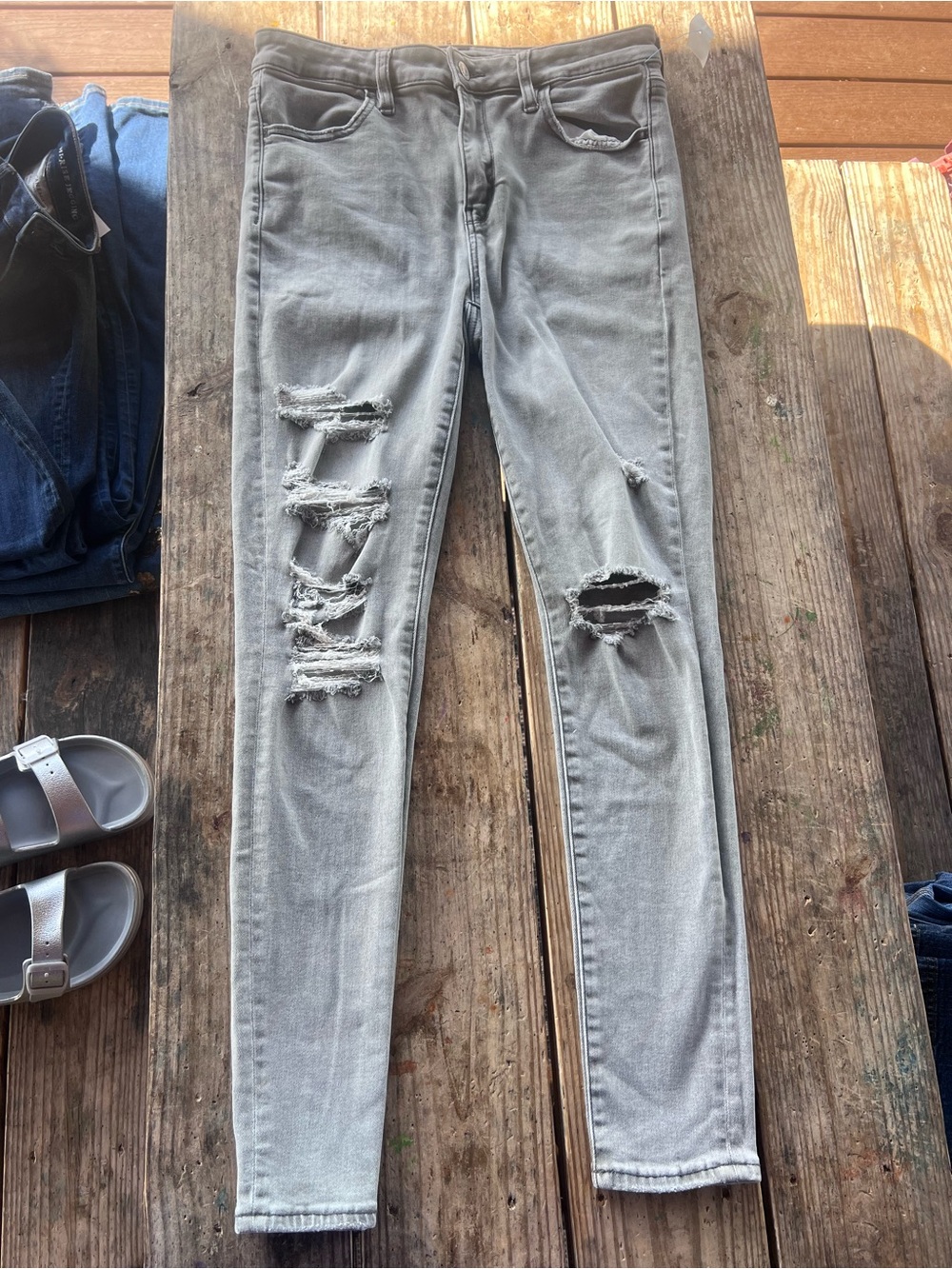 Size 8- American Eagle hi rise jeggings - gray / distressed